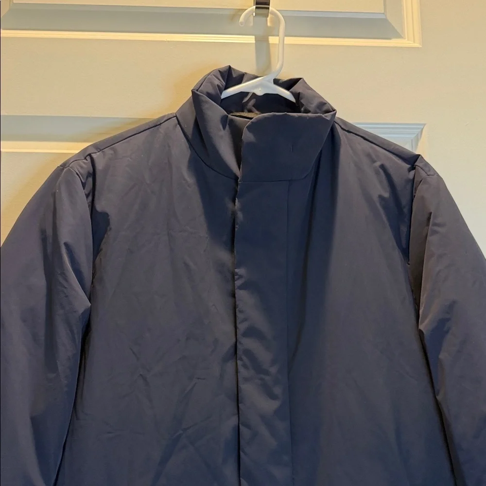 Theory Men's Nylon, a lightweight, crisp, water-resistant jacket navy - Size M